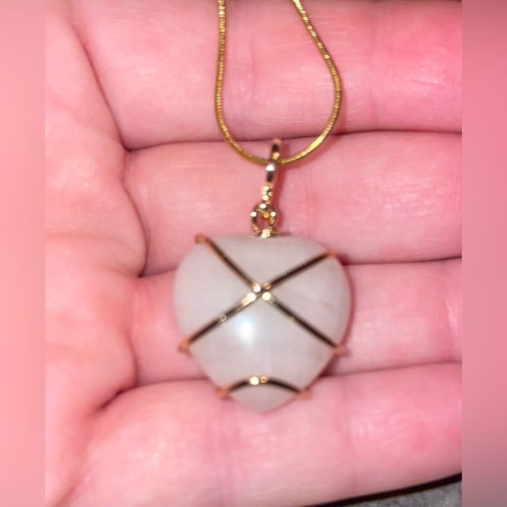 Rose quartz heart gold necklace